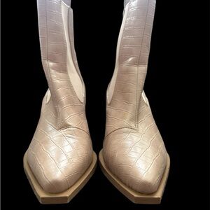 BILLINI UKAYA BOOTIES size 7